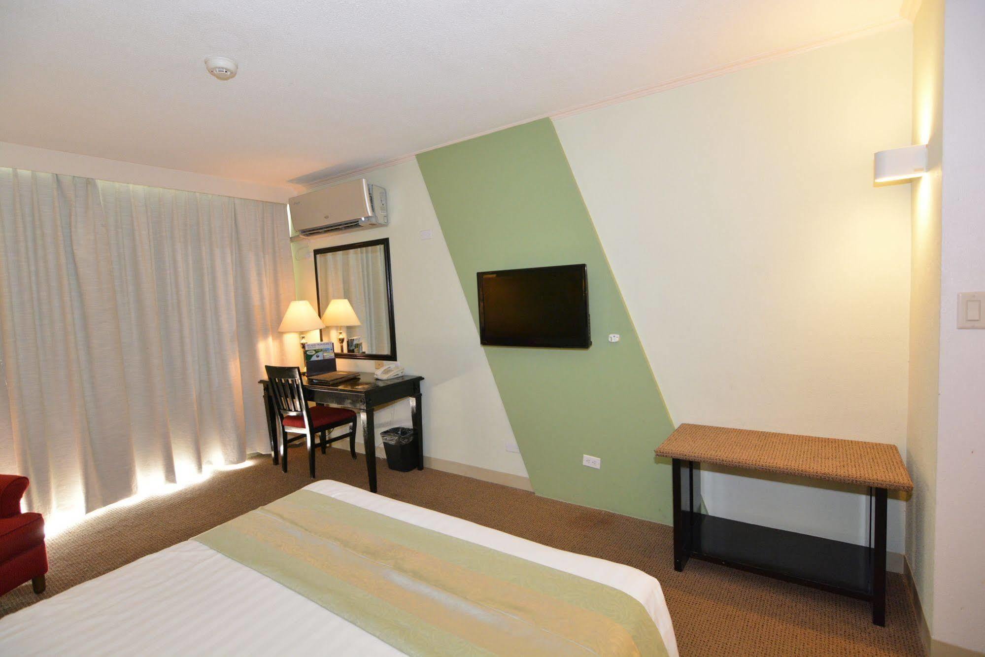 Century Hotel Garapan Zewnętrze zdjęcie